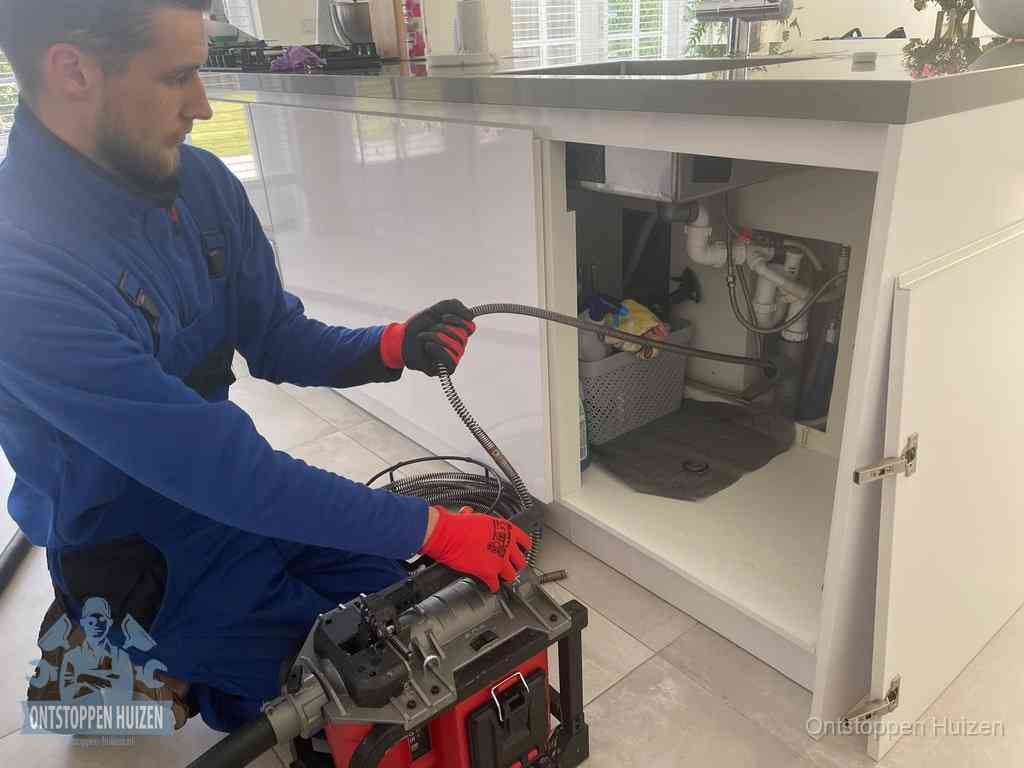 Riool ontstoppen ontstoppingsveer in Huizen