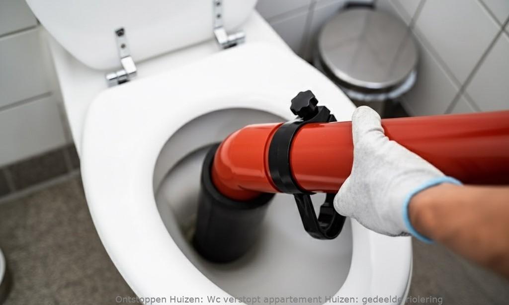 Wc verstopt appartement Huizen: gedeelde riolering